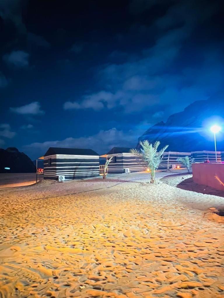 Moon Night Camp Hotel Wadi Rum Luaran gambar